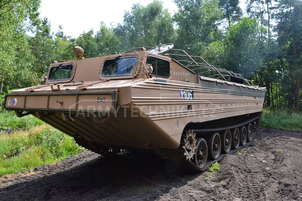 Amphibien transporter PTS-10